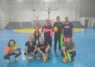 CURSO DE ED. FÍSICA EM SUA AULA PRÁTICA DE BASQUETE 