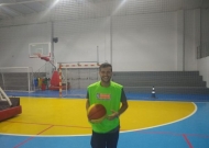 CURSO DE ED. FÍSICA EM SUA AULA PRÁTICA DE BASQUETE 