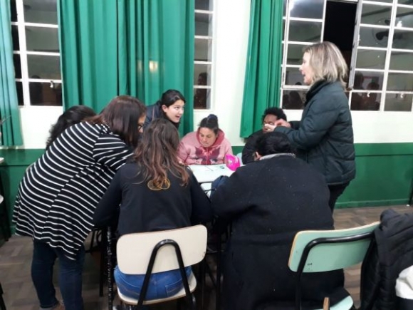 Alunos Pedagogia em Atividade com o EJA do Colégio Pelotense